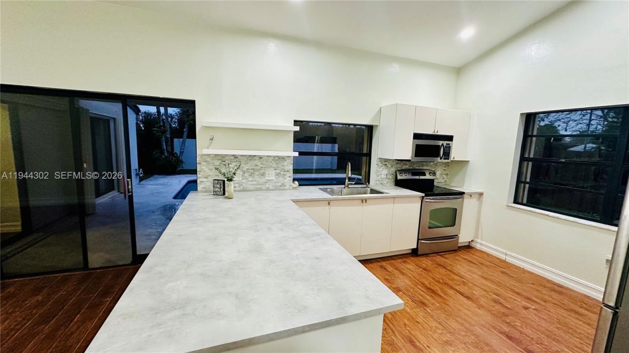 528 SW 166th Ter, Weston, FL 33326 Photo