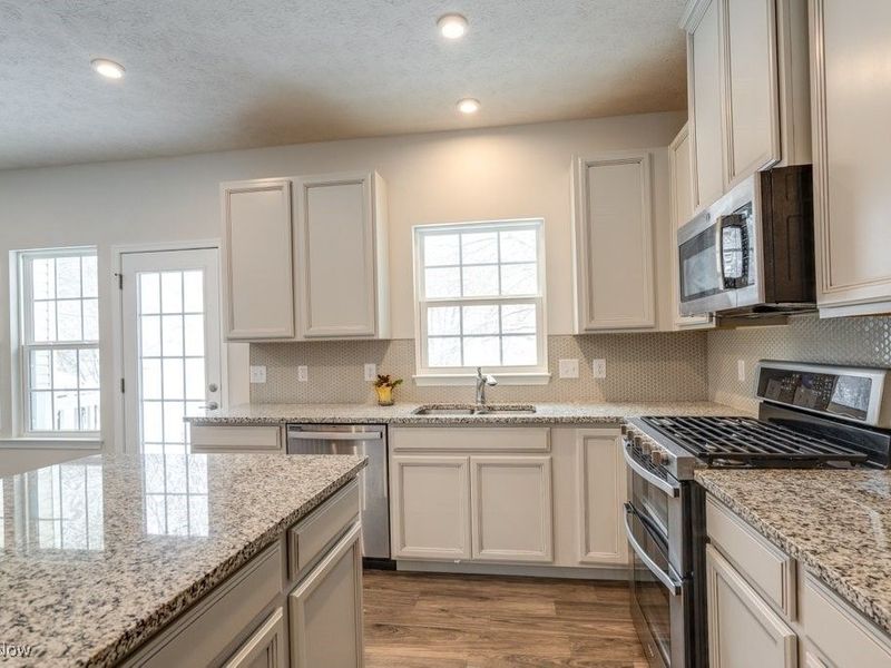 1173 Bean Lane, Akron, OH 44313 Photo 2