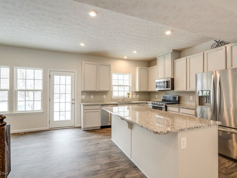 1173 Bean Lane, Akron, OH 44313 Photo 4