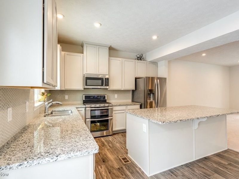 1173 Bean Lane, Akron, OH 44313 Photo 5