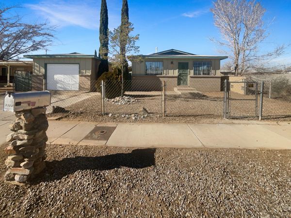 1333 Lucretia Street SW, Albuquerque, NM 87121