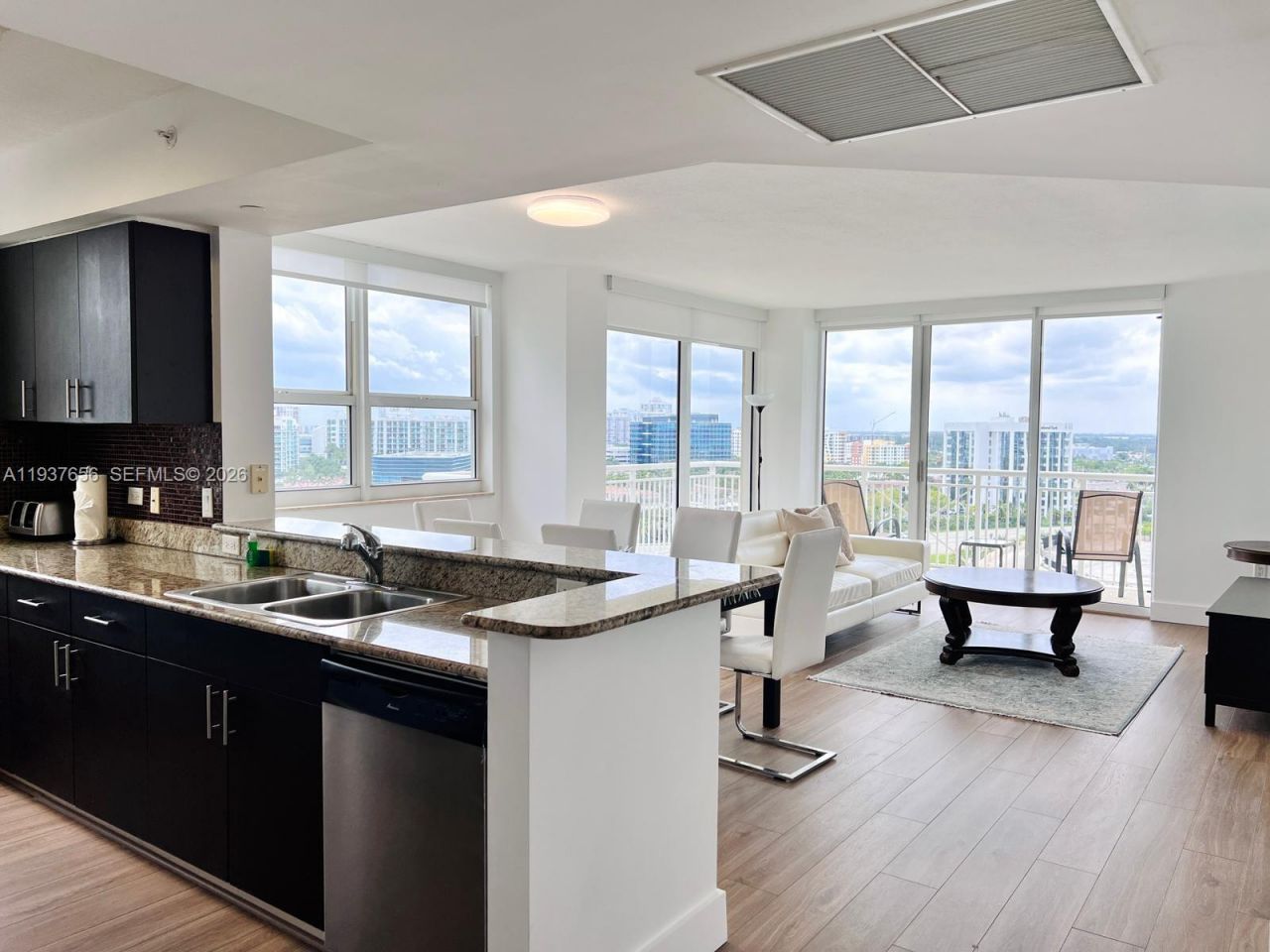 19501 W Country Club Dr , Unit 1408, Aventura, FL 33180 Photo