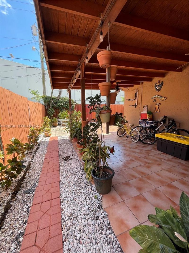 3270 SW 7th St, Miami, FL 33135 Photo