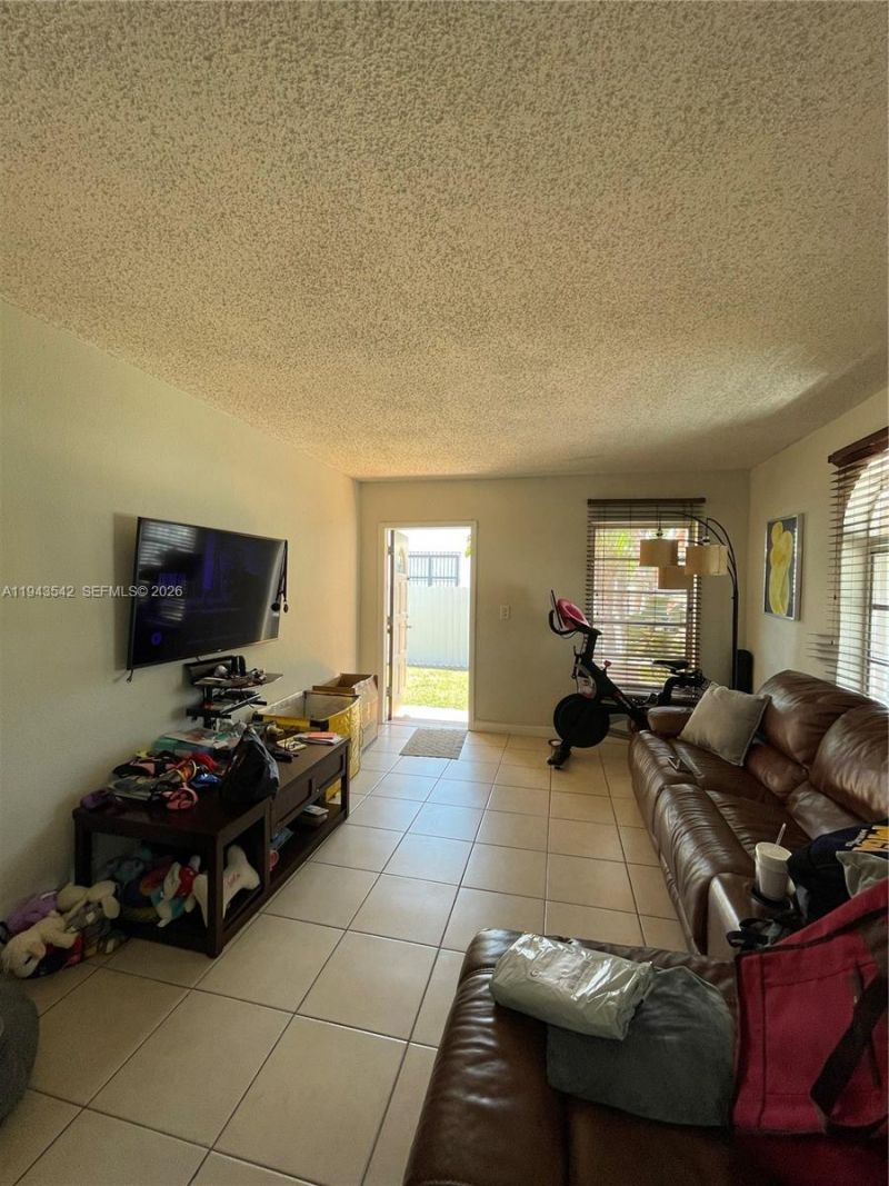 3270 SW 7th St, Miami, FL 33135 Photo