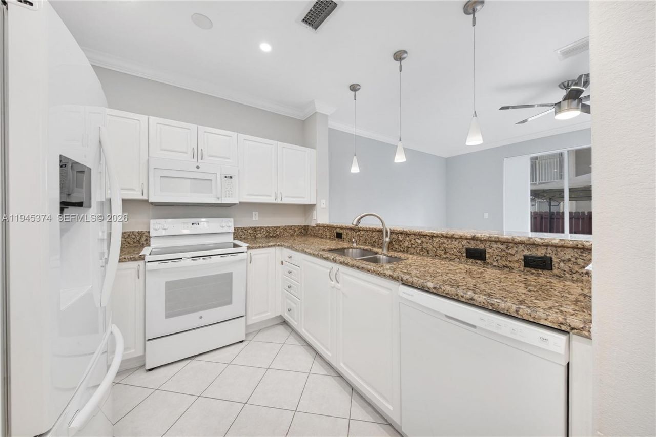 5560 NW 107th Ave, Unit 1012, Doral, FL 33178 Photo