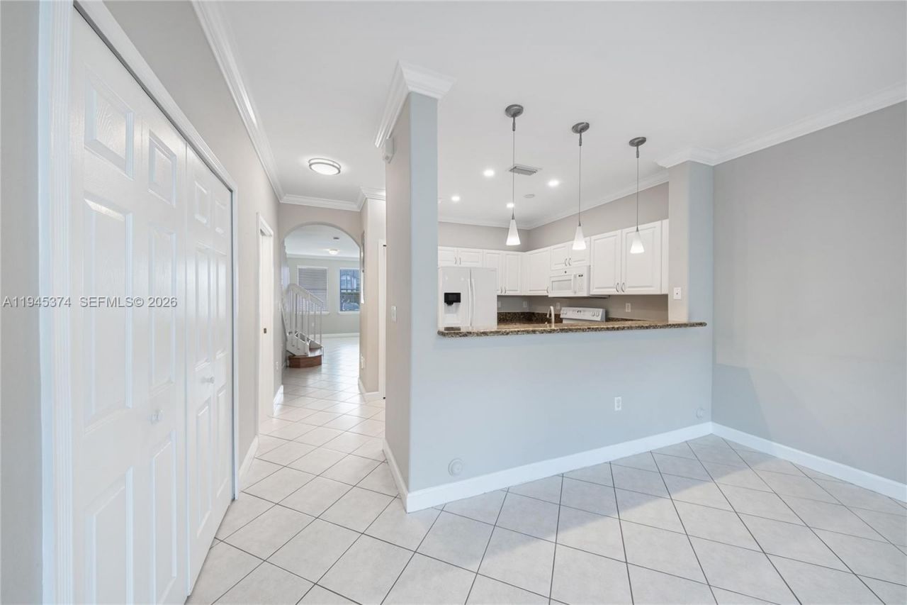 5560 NW 107th Ave, Unit 1012, Doral, FL 33178 Photo