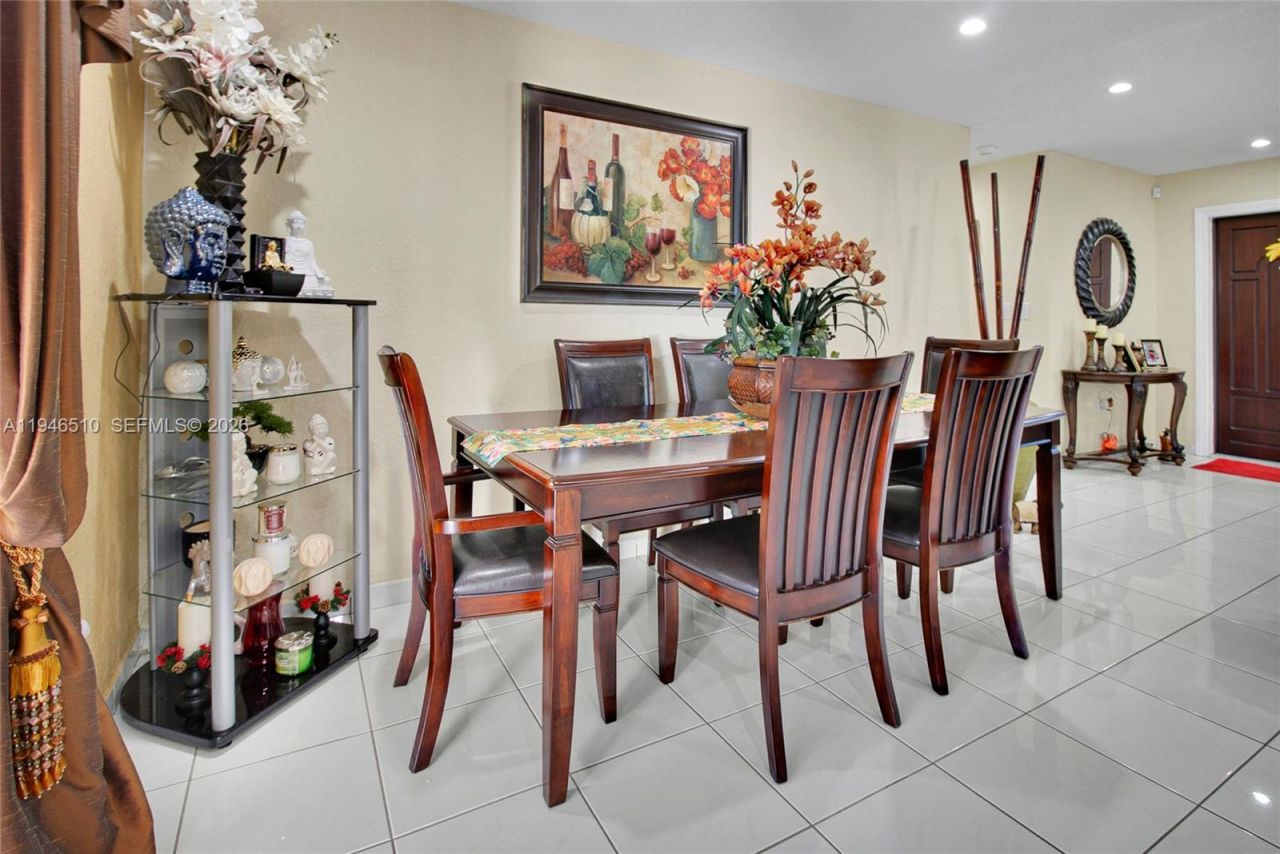 42 NW 132nd Pl , Miami, FL 33182 Photo