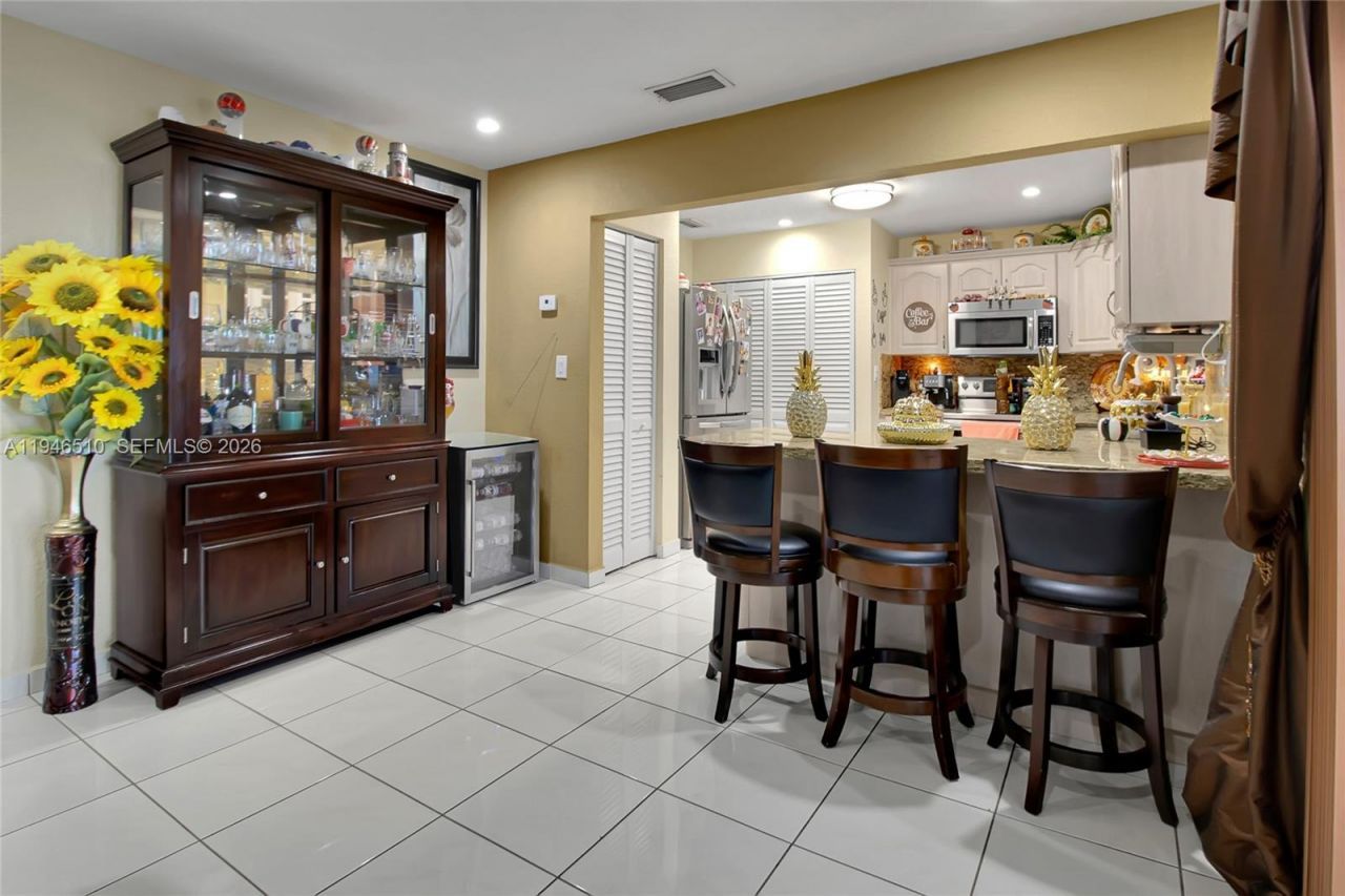 42 NW 132nd Pl , Miami, FL 33182 Photo