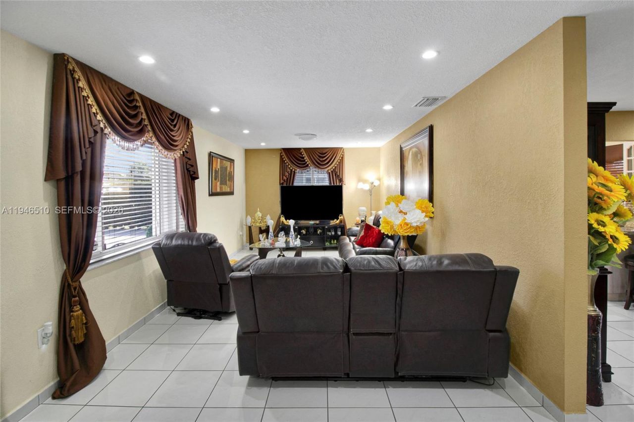 42 NW 132nd Pl , Miami, FL 33182 Photo