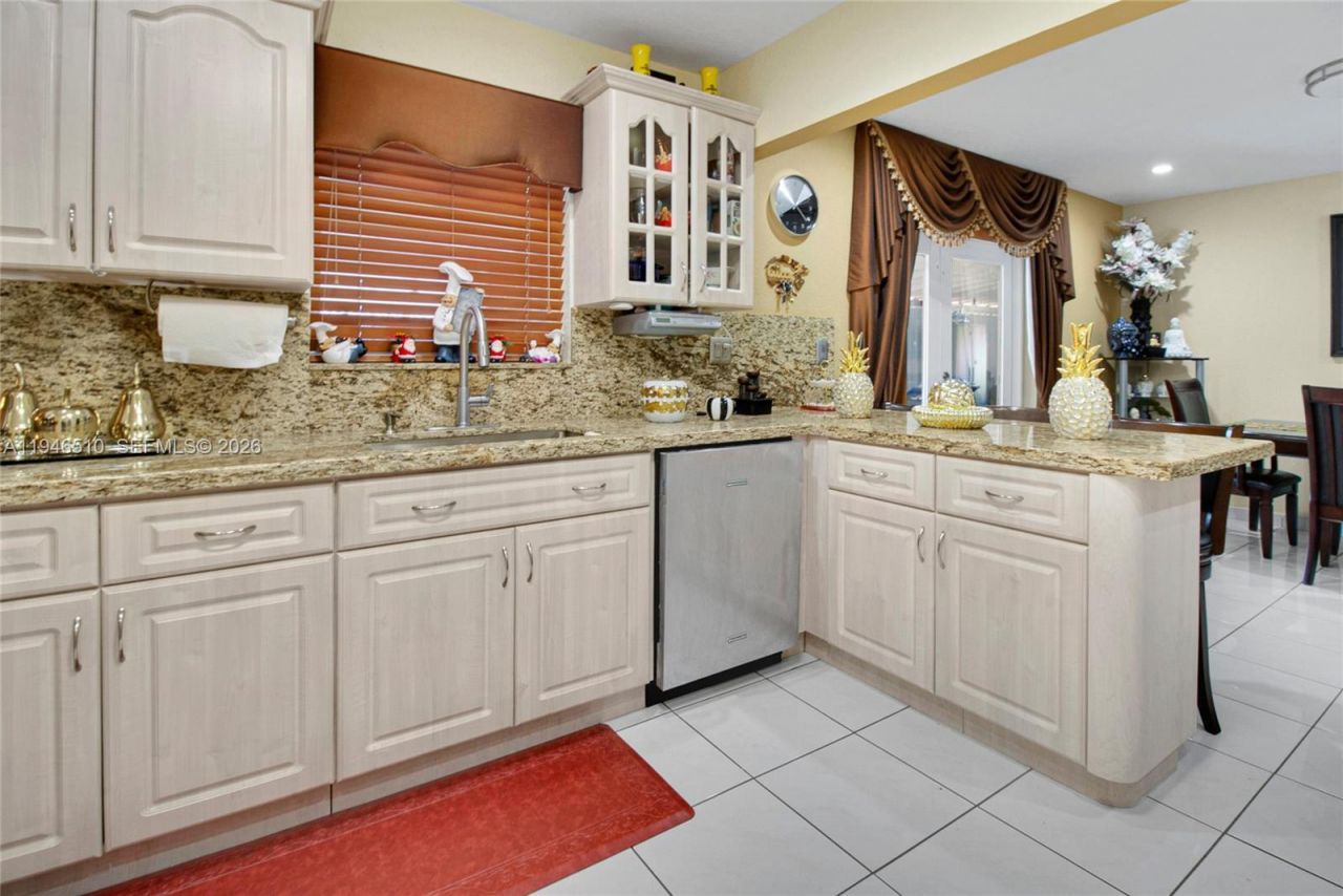 42 NW 132nd Pl , Miami, FL 33182 Photo