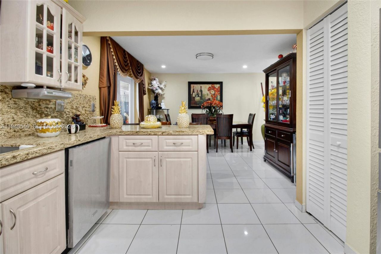 42 NW 132nd Pl , Miami, FL 33182 Photo