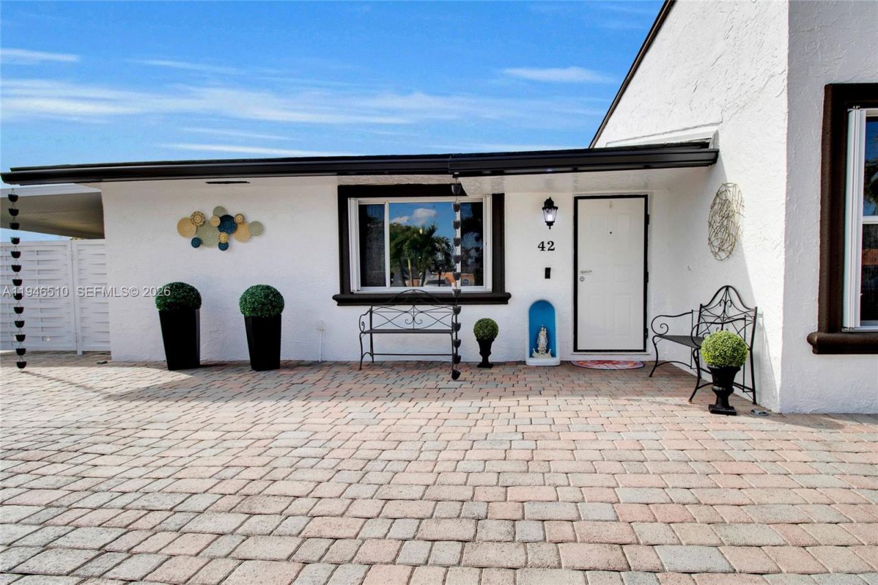 42 NW 132nd Pl , Miami, FL 33182 Photo