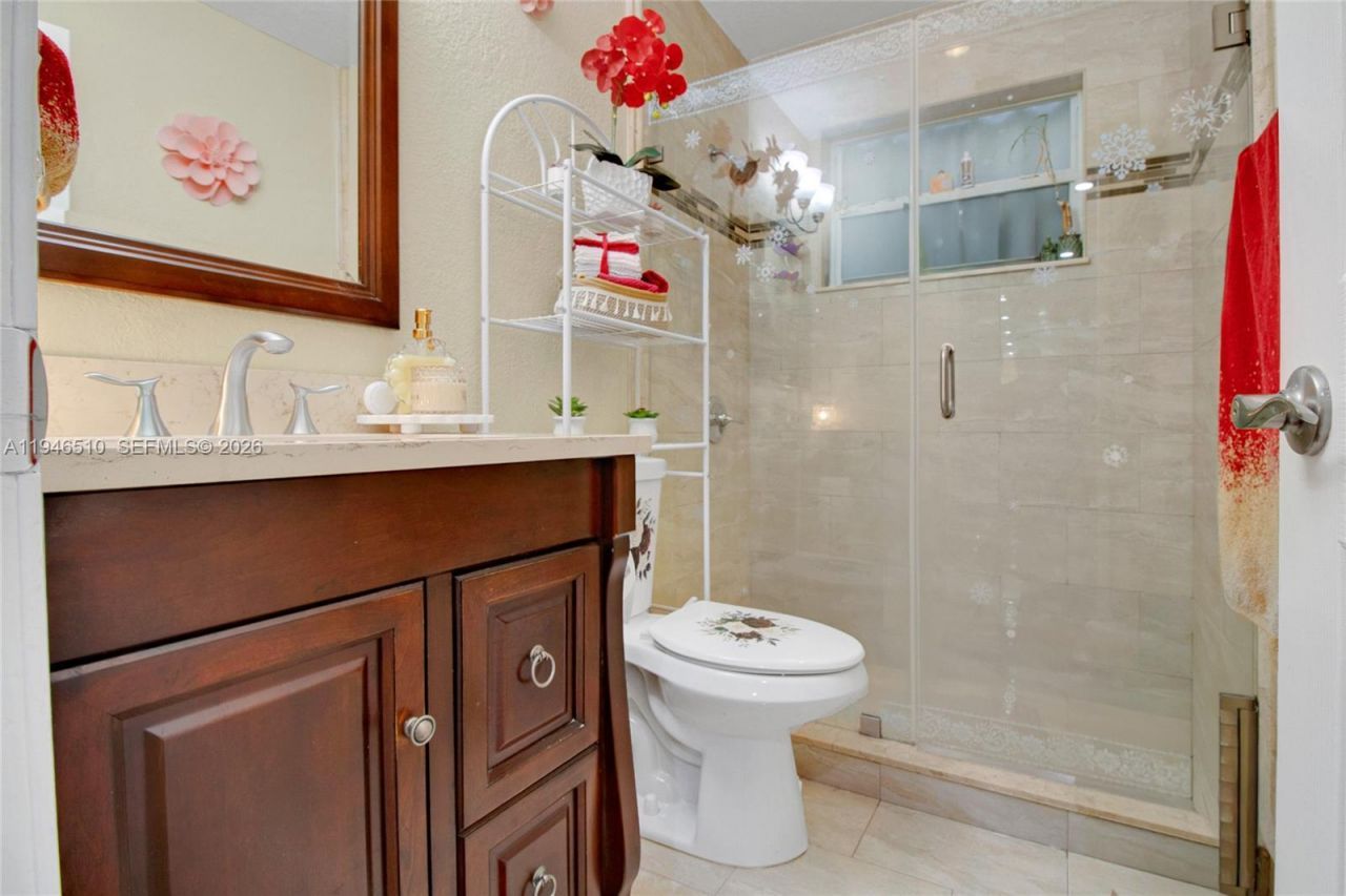 42 NW 132nd Pl , Miami, FL 33182 Photo