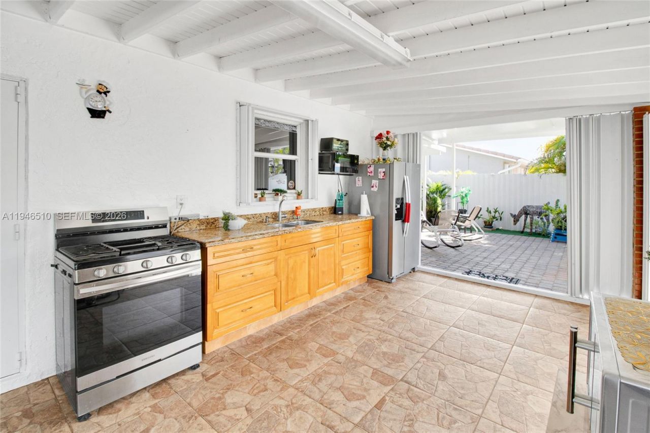 42 NW 132nd Pl , Miami, FL 33182 Photo