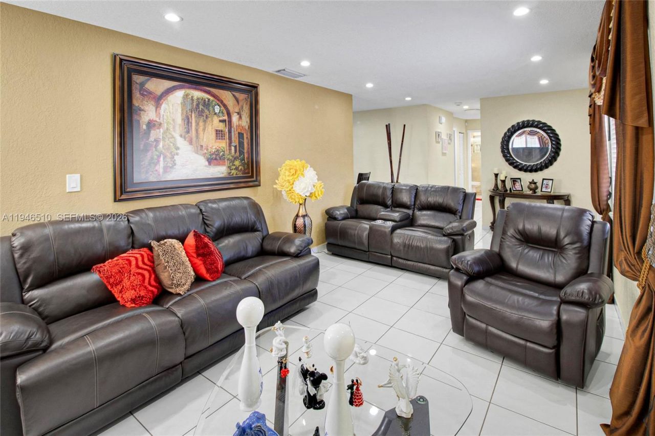 42 NW 132nd Pl , Miami, FL 33182 Photo