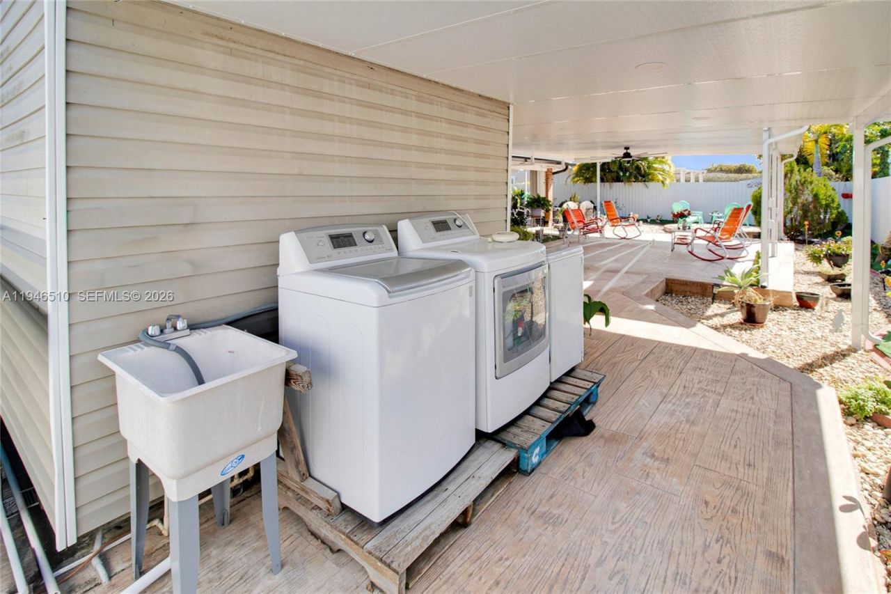 42 NW 132nd Pl , Miami, FL 33182 Photo