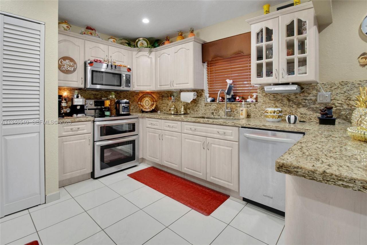 42 NW 132nd Pl , Miami, FL 33182 Photo