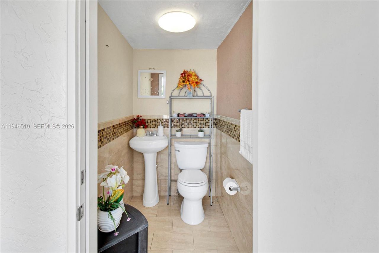 42 NW 132nd Pl , Miami, FL 33182 Photo