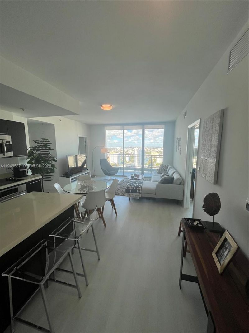 90 SW 3rd St, Unit 3706, Miami, FL 33130 Photo