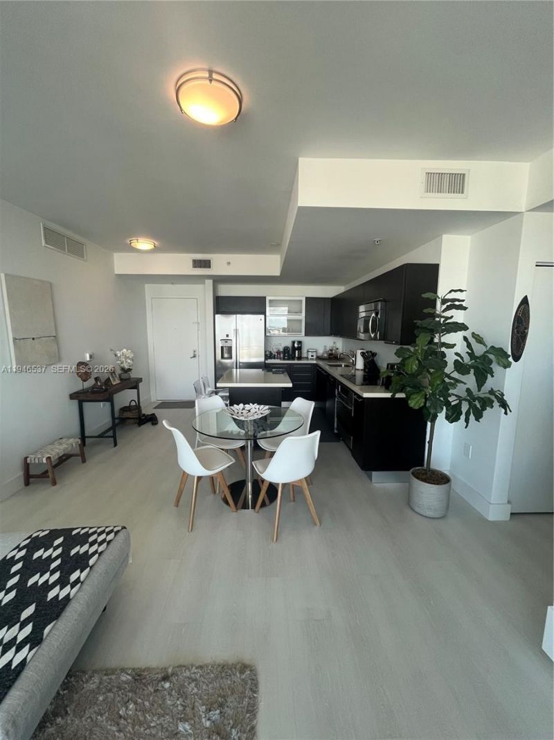 90 SW 3rd St, Unit 3706, Miami, FL 33130 Photo