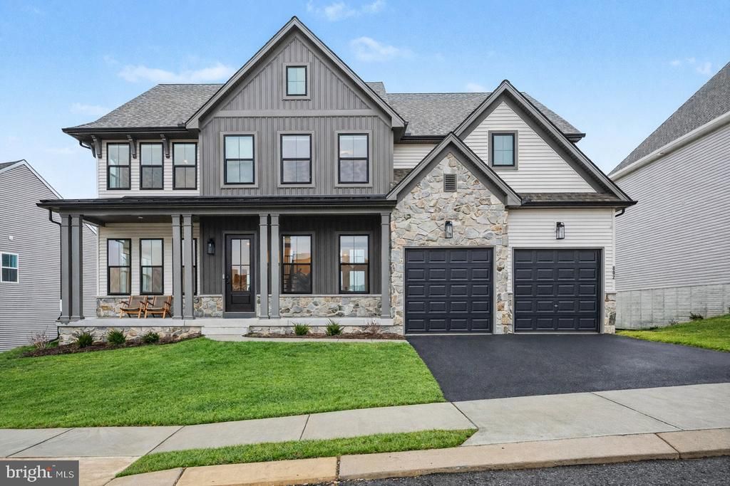 802 BLAKE DRIVE, YORK, PA 17402