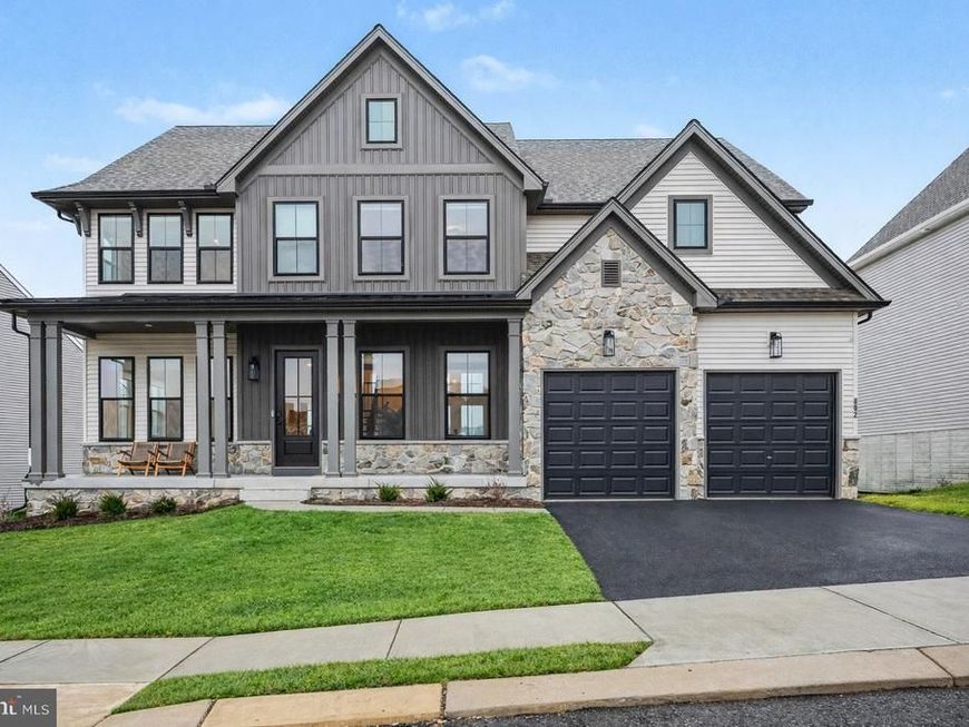 802 Blake Drive, York, PA 17402 Main Photo