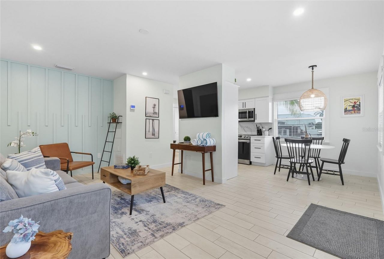 3014 Gulf Drive, Holmes Beach, FL 34217 Photo