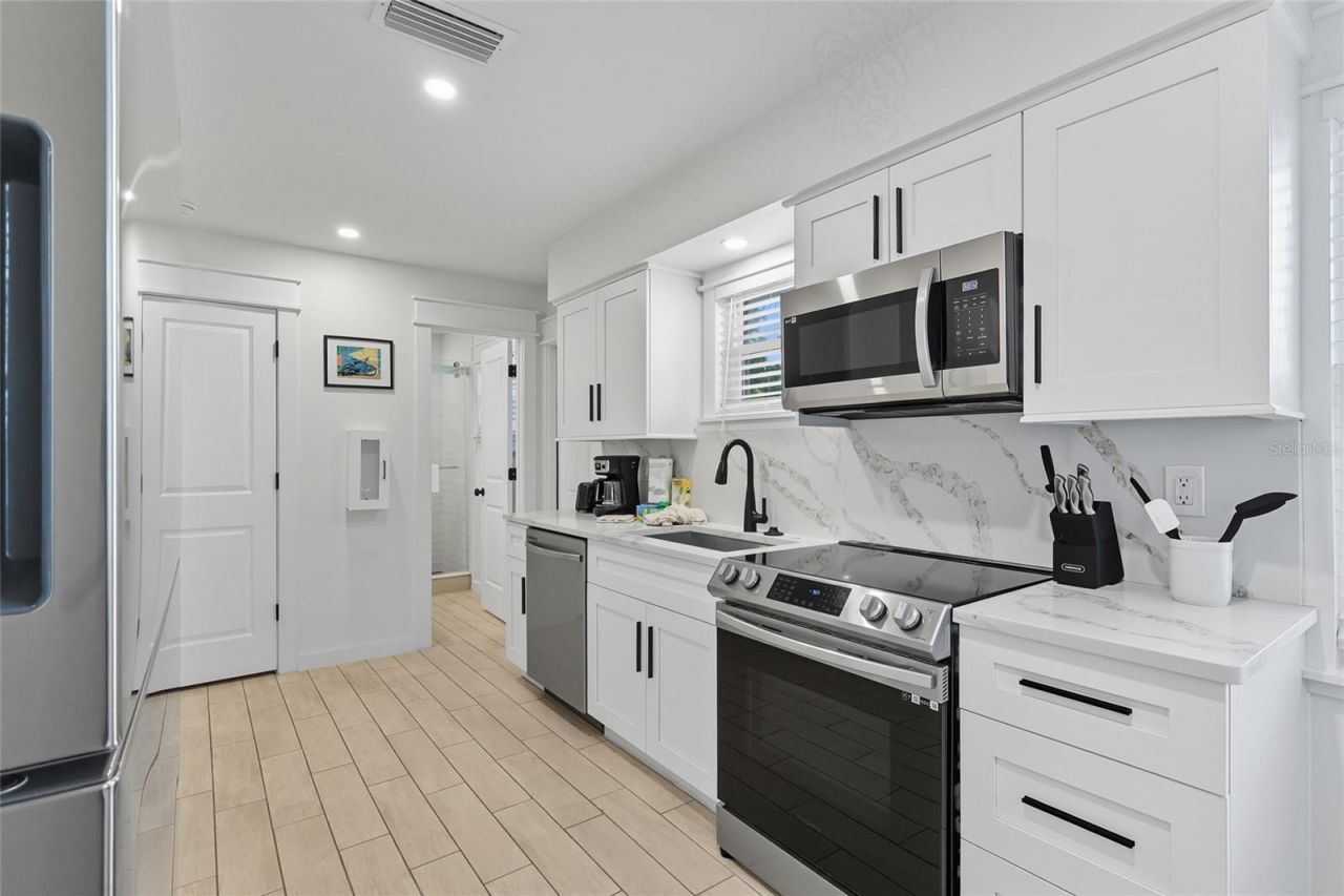 3014 Gulf Drive, Holmes Beach, FL 34217 Photo