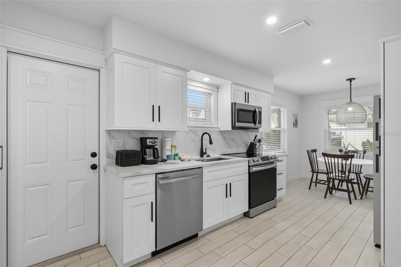 3014 Gulf Drive, Holmes Beach, FL 34217 Photo