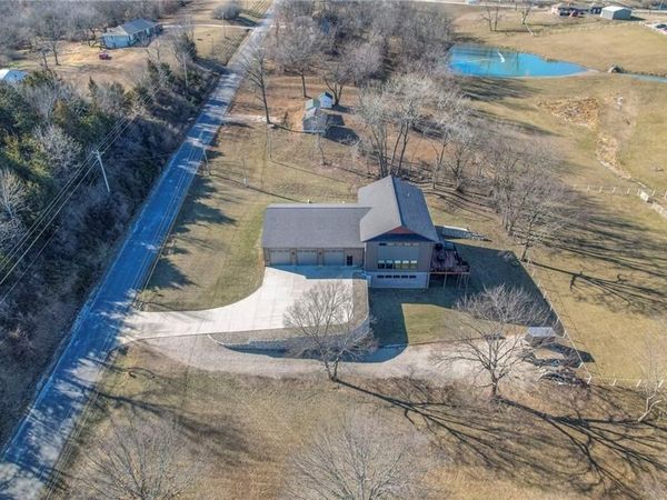 300 SE 30th Street, Oak Grove, MO 64075