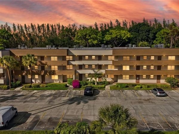 499 Forest Lakes BLVD, Unit 203, NAPLES, FL 34105