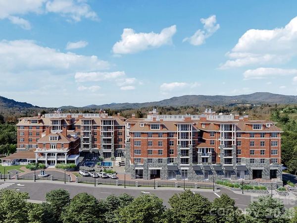 227 7th Avenue W, Unit 608, Hendersonville, NC 28791