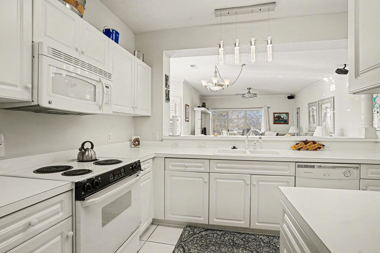 4429 Turtle Ln. Photo 10