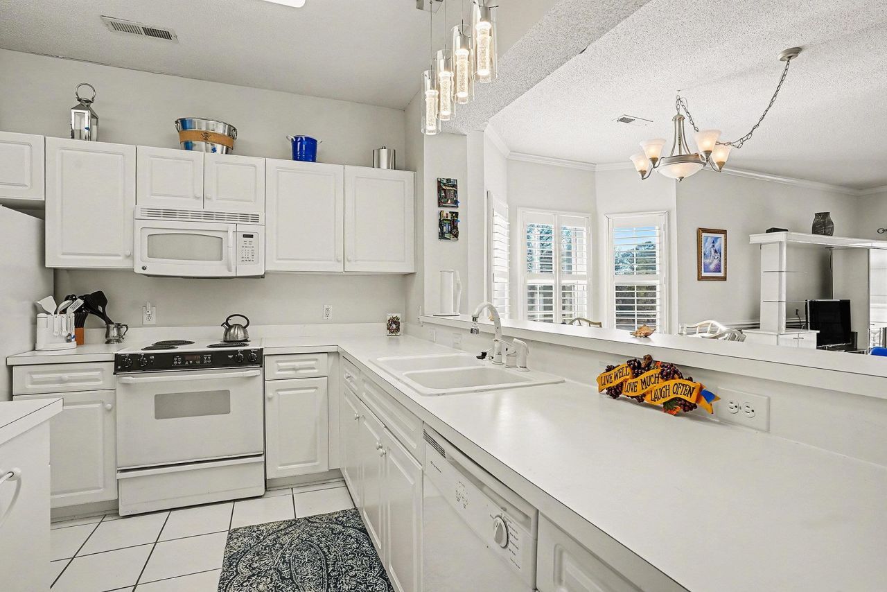 4429 Turtle Ln. Photo 9