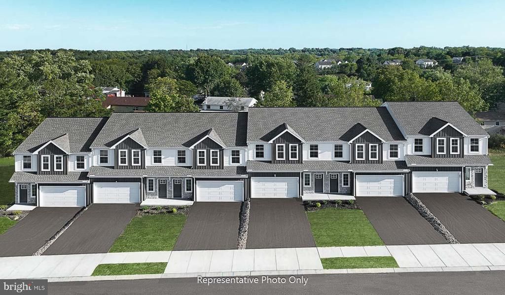 7853 Oak Brook Drive, Harrisburg, PA 17112 Main Photo