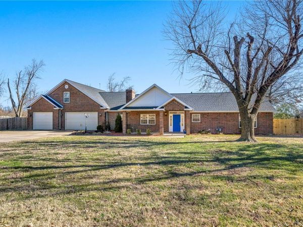 1925 S 21st Street, Rogers, AR 72758