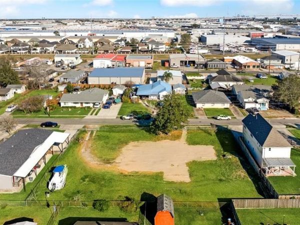 668 OAK Avenue, Harahan, LA 70123