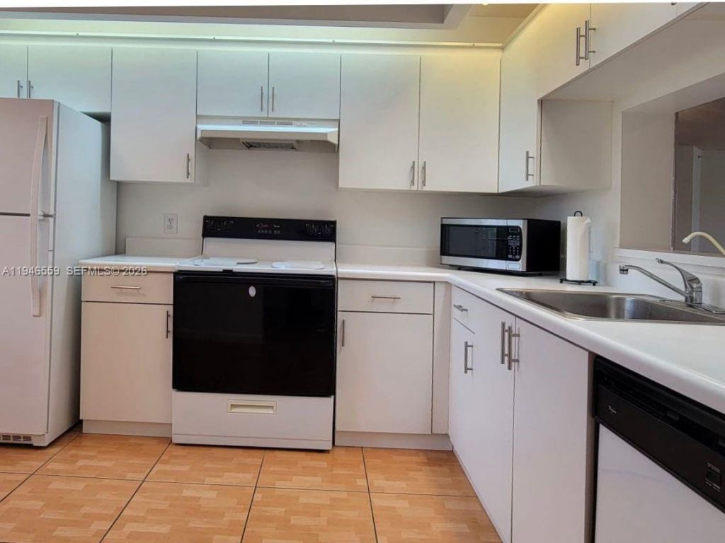 12651 SW 16th Ct, Unit 313B, Pembroke Pines, FL 33027 Photo