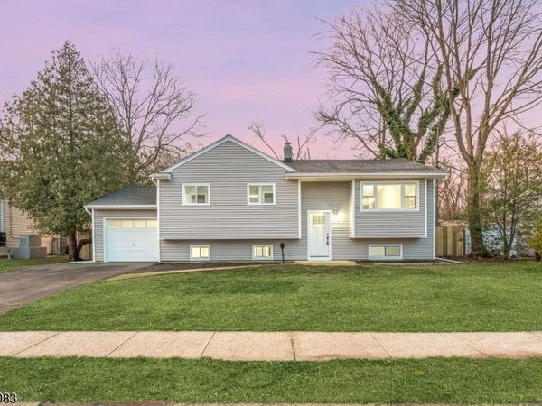 139 Lee Dr, Middlesex, NJ 08846