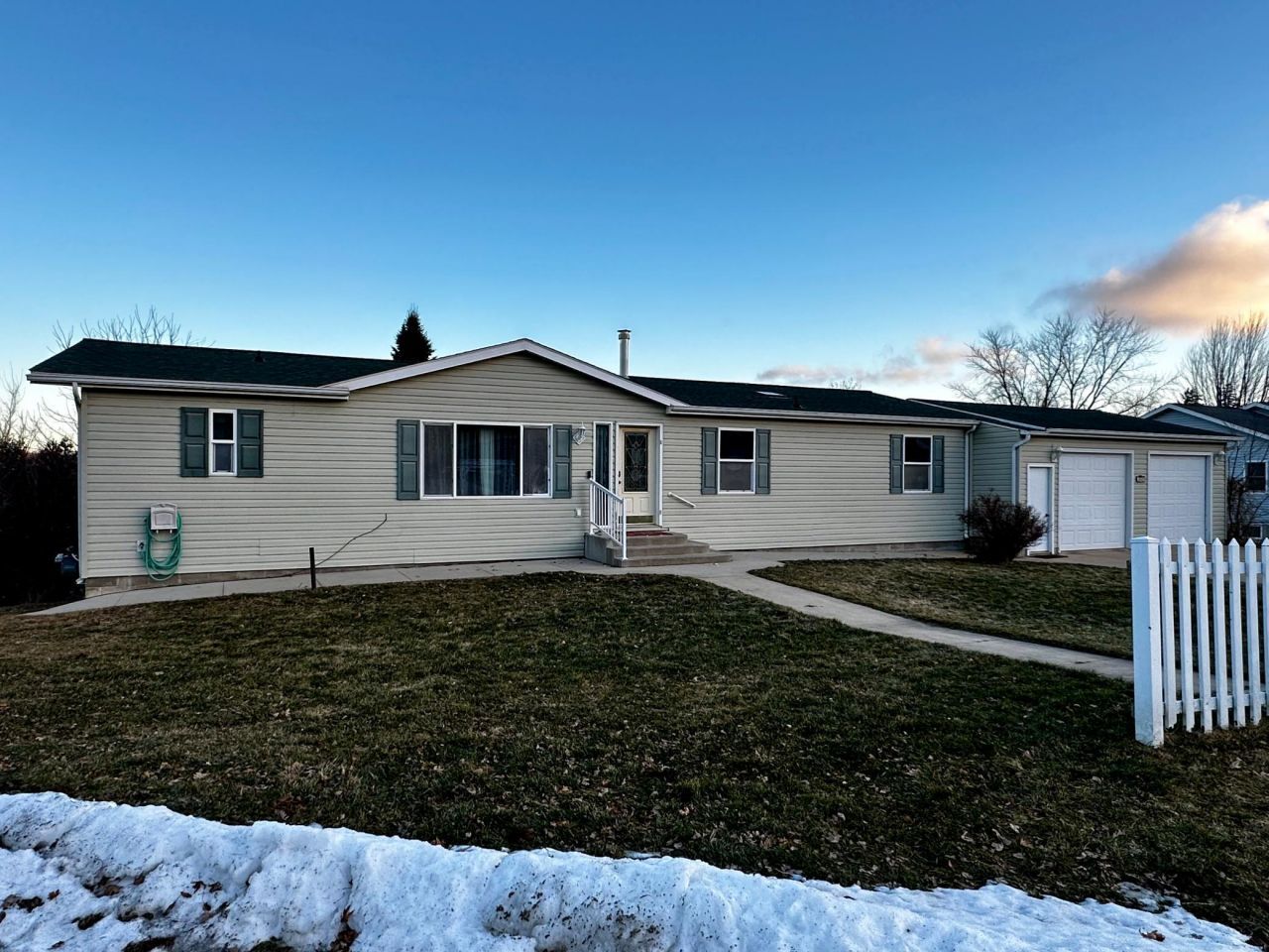 327 Parkside Drive Se, Preston, MN 55965 Main Photo