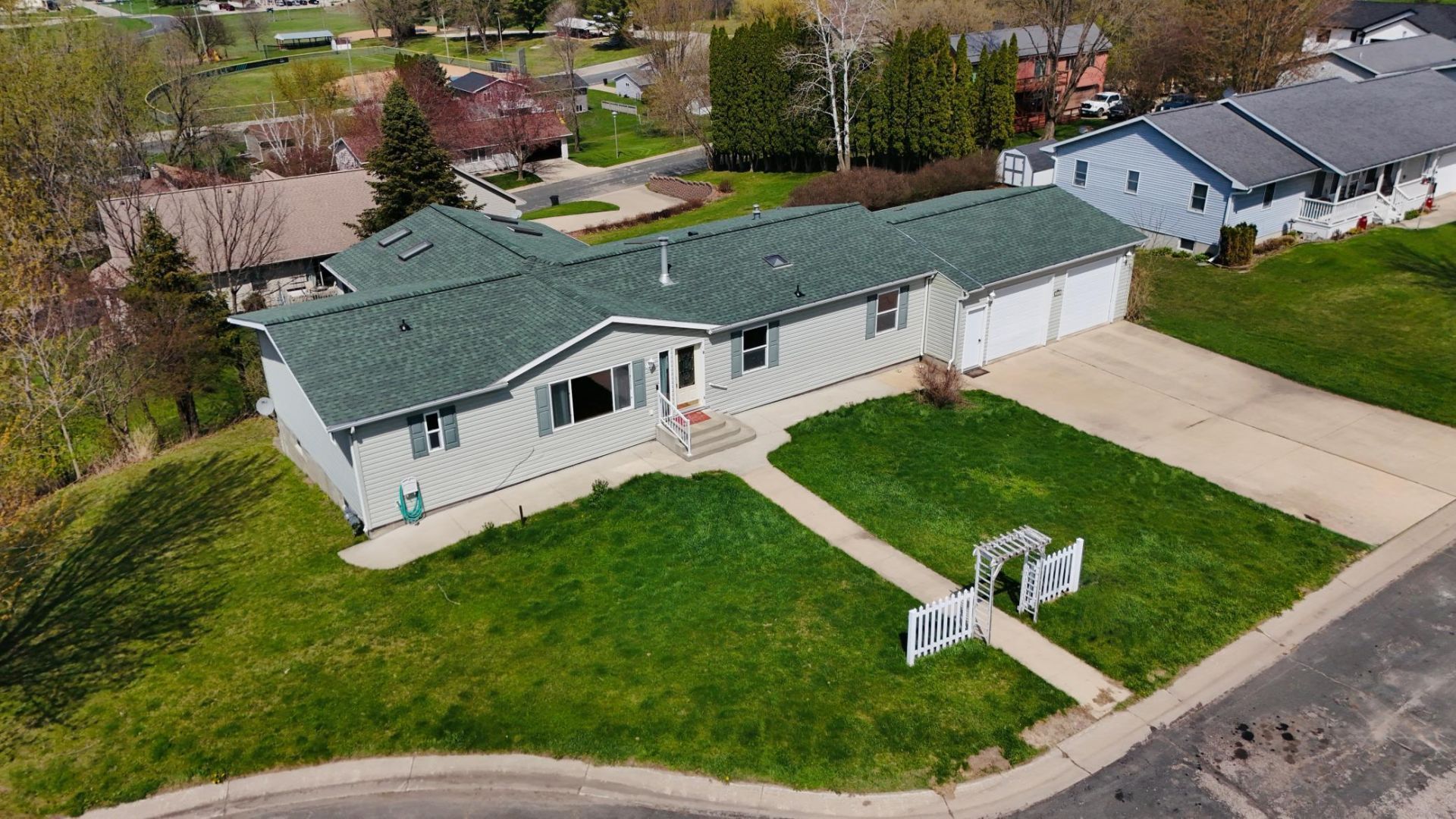 327 Parkside Drive SE, Preston, MN 55965