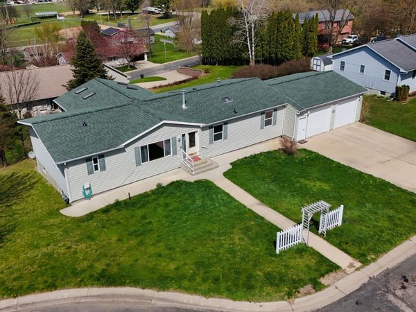 327 Parkside Drive SE, Preston, MN 55965