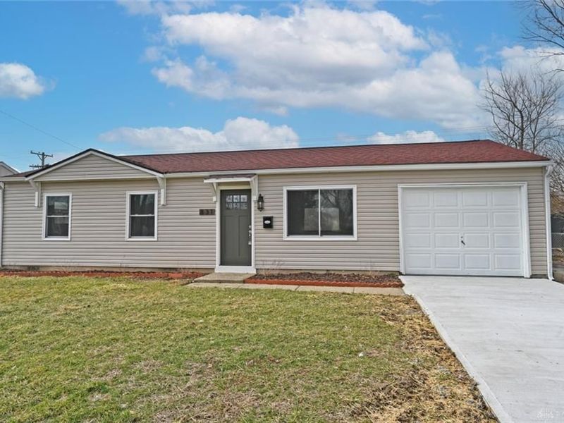 831 Weinland Drive, New Carlisle, OH 45344 Photo 2