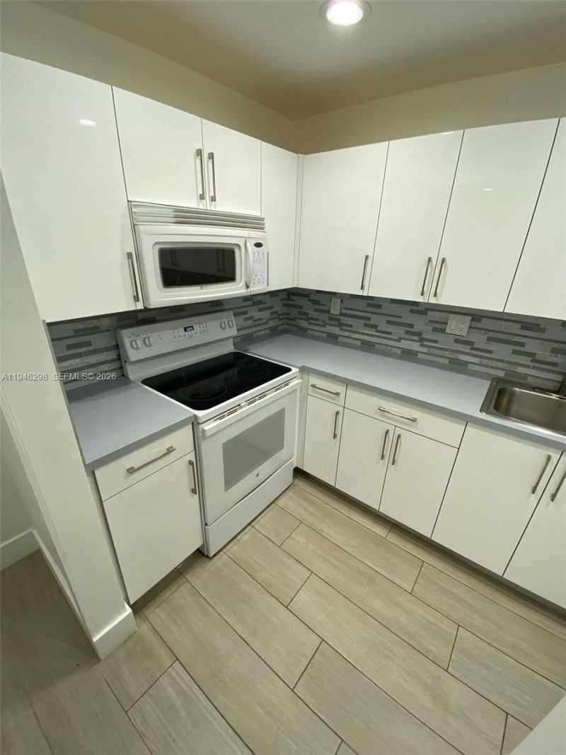 4805 NW 7th St, Unit 103-15, Miami, FL 33126 Photo