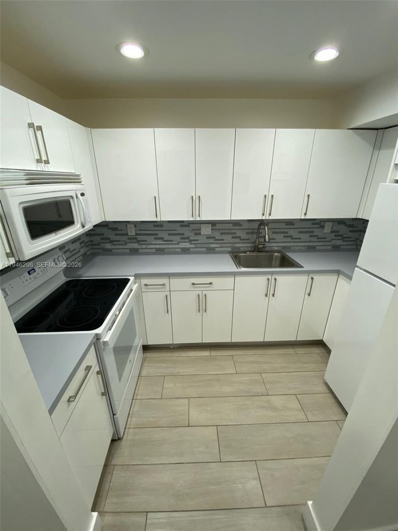 4805 NW 7th St, Unit 103-15, Miami, FL 33126 Photo