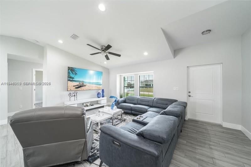 1302 NE 2nd Place , Cape Coral, FL 33909 Photo