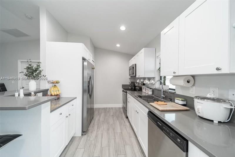 1302 NE 2nd Place , Cape Coral, FL 33909 Photo