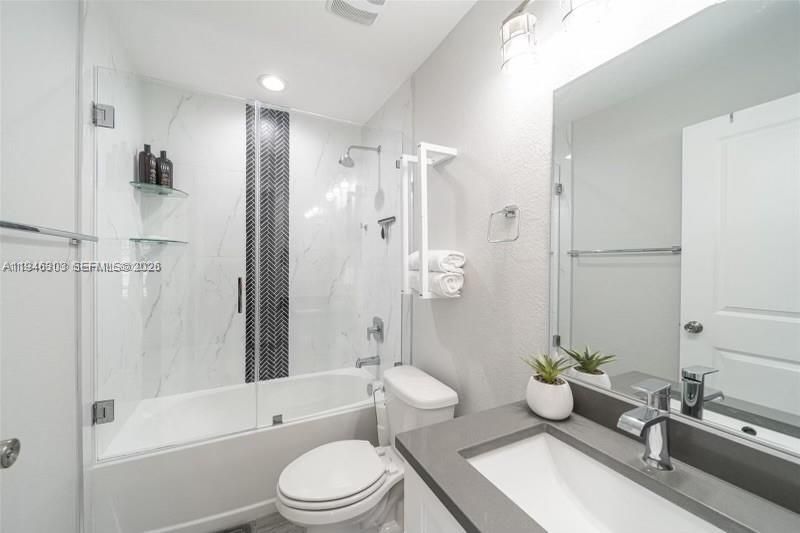 1302 NE 2nd Place , Cape Coral, FL 33909 Photo