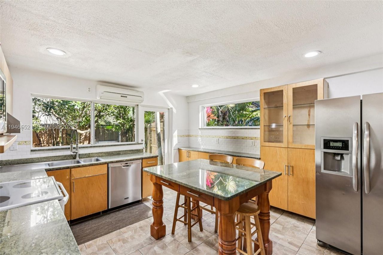 13503 NE 23rd Pl, North Miami, FL 33181 Photo