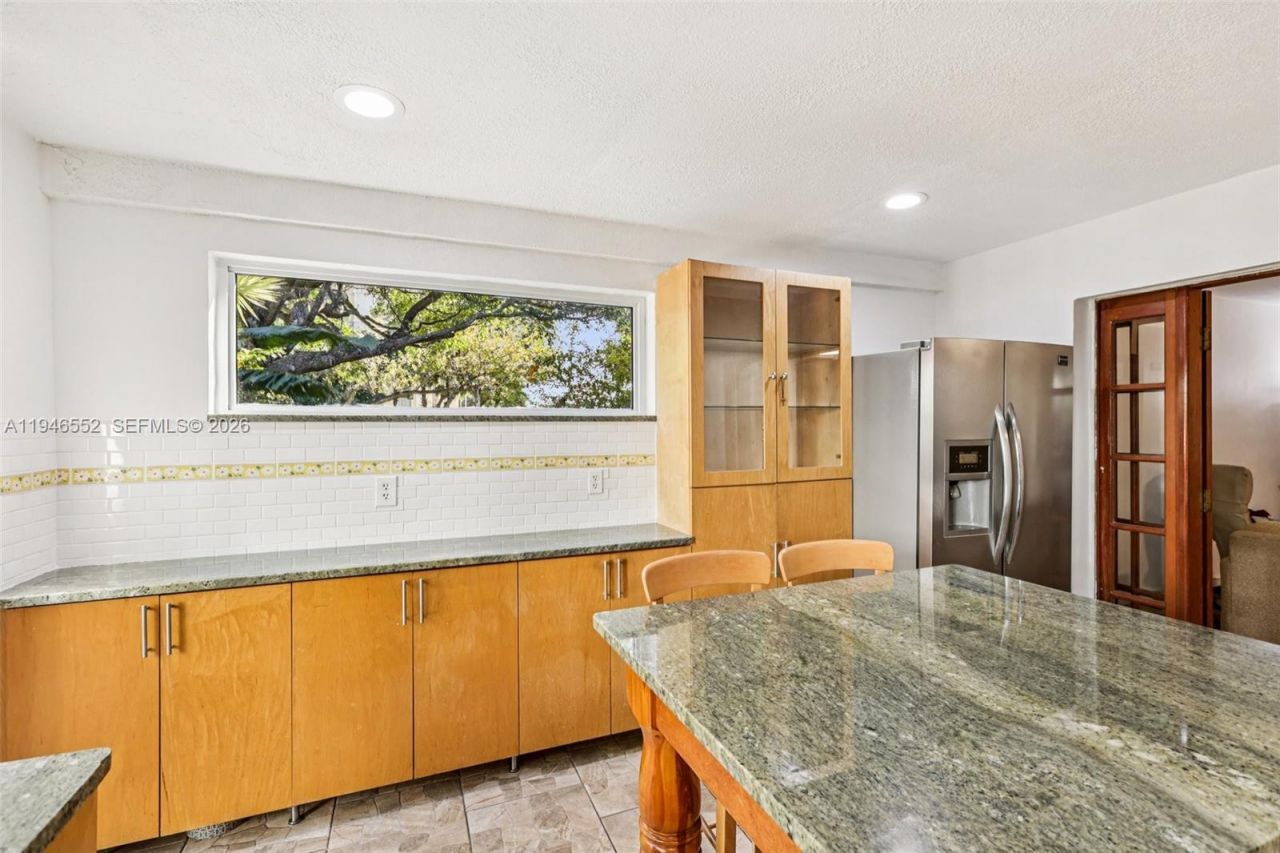 13503 NE 23rd Pl, North Miami, FL 33181 Photo